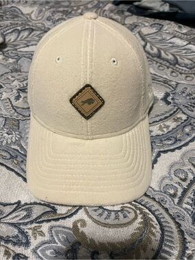 New Era Buffalo Bills Comfy 9FORTY Cream Faux Sherpa Hat OSFM
